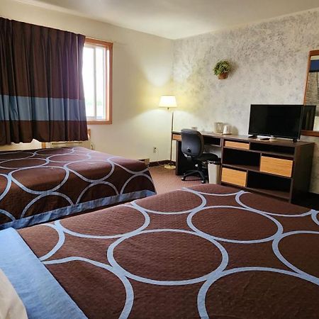 Hotel Iron Mountain Inn & Suites Exterior photo