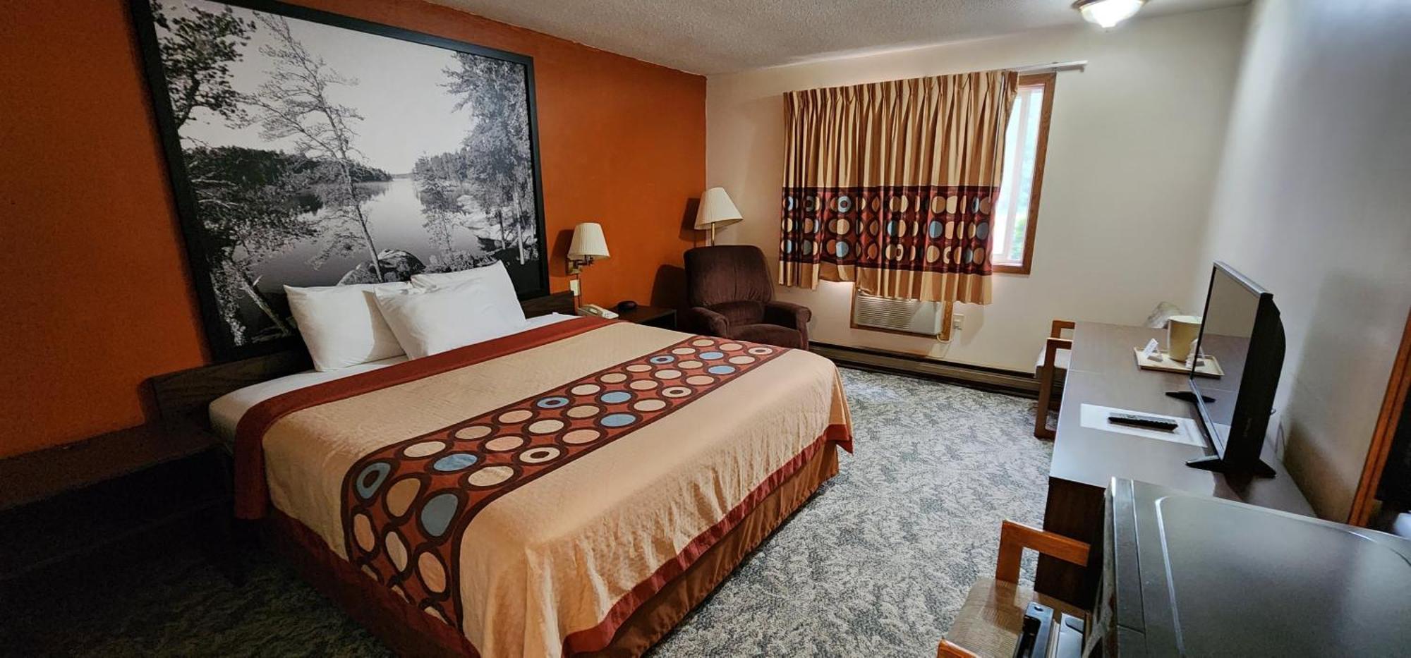 Hotel Iron Mountain Inn & Suites Exterior photo